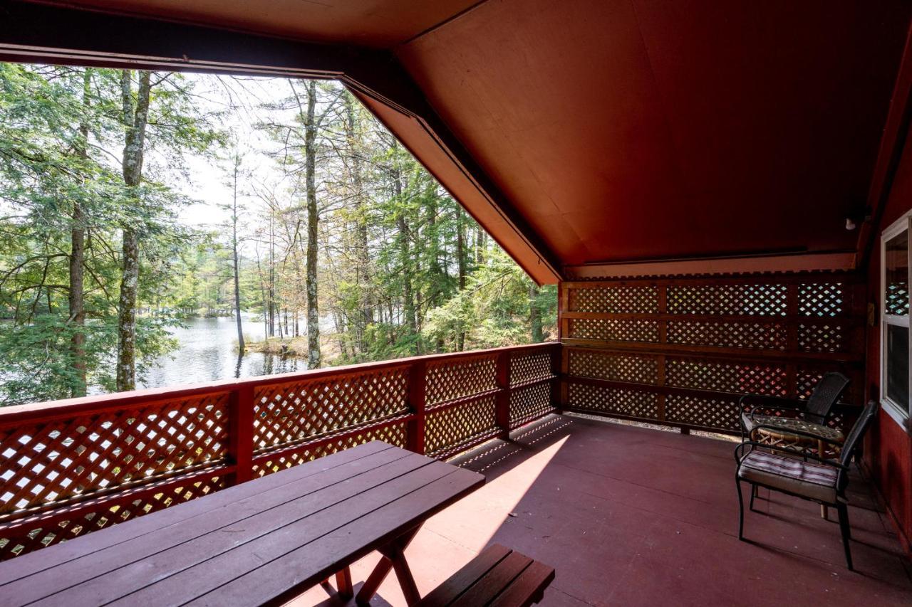 Lake Luzerne Hide-A-Way Waterfront Cottages מראה חיצוני תמונה