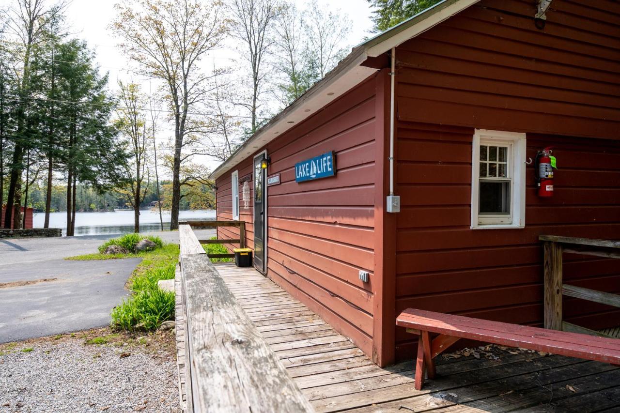 Lake Luzerne Hide-A-Way Waterfront Cottages מראה חיצוני תמונה